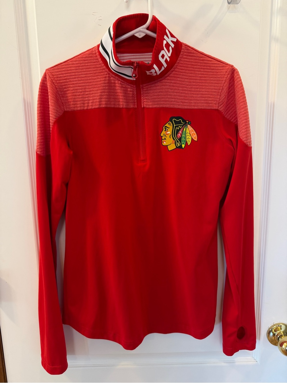 Reebok Ladies Medium Like NEW!!! Red Chicago Blackhawks Quarter-Zip Pullover